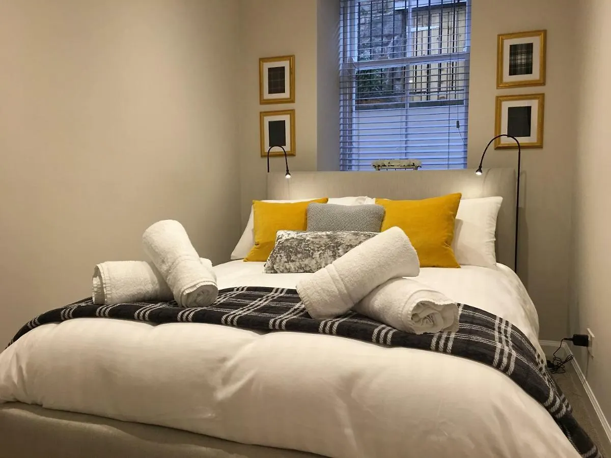 Escape To Edinburgh @ Abercromby Place Apartment